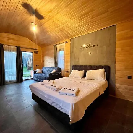 Penzion Nature Escape Rustic Bungalow With Backyard In *